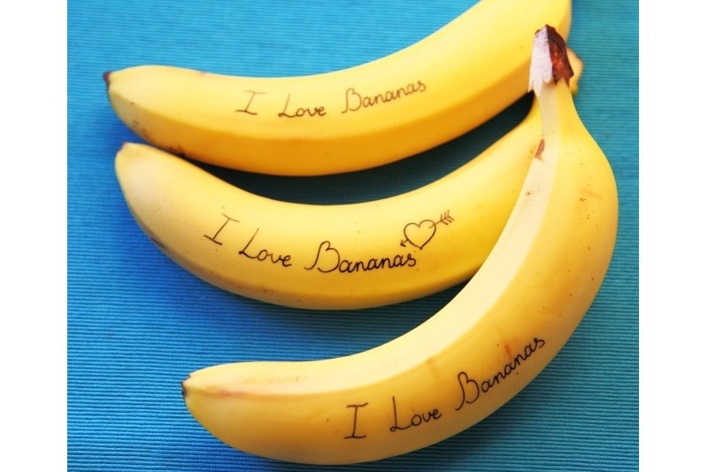 バナナに絵や文字を書いてみよう！〜バナナアートに挑戦〜